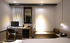 Hound Hotel Seomyeon-beomcheon
