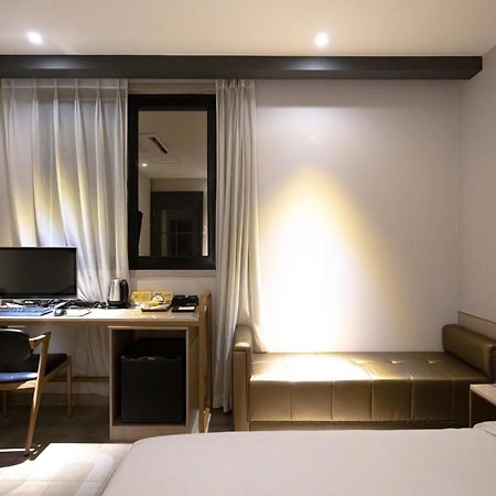 Hound Hotel Seomyeon-Beomcheon Busan Buitenkant foto