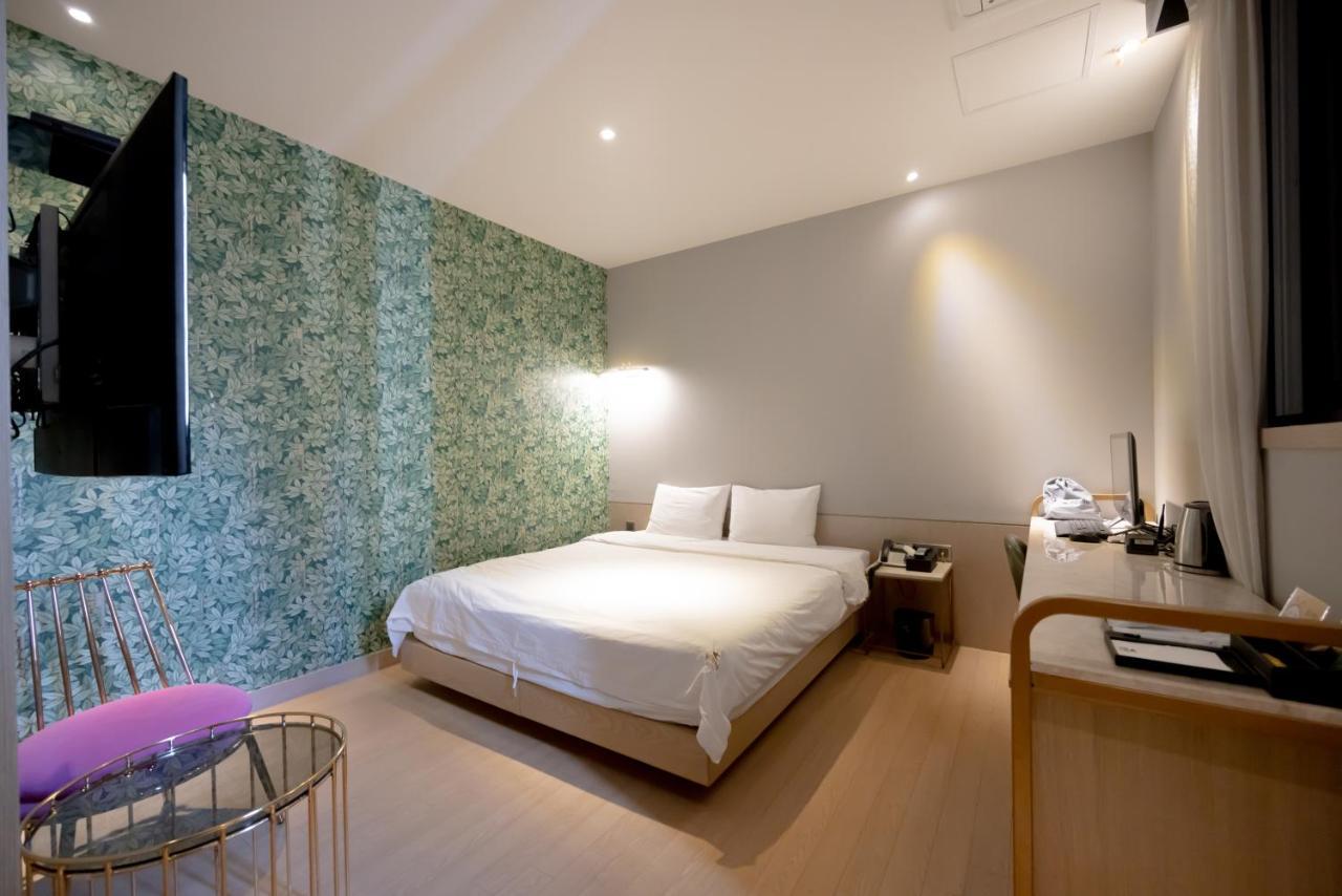 Hound Hotel Seomyeon-Beomcheon Busan Buitenkant foto