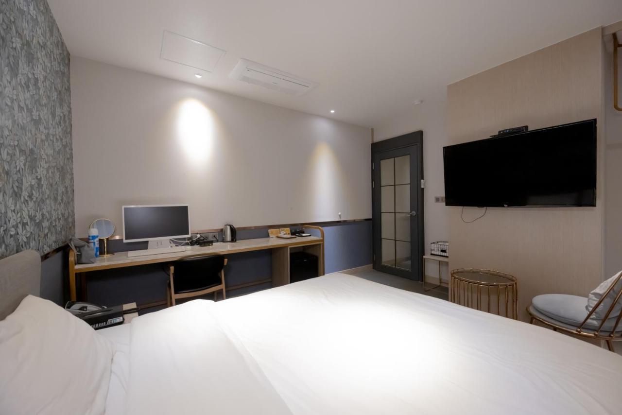 Hound Hotel Seomyeon-Beomcheon Busan Buitenkant foto