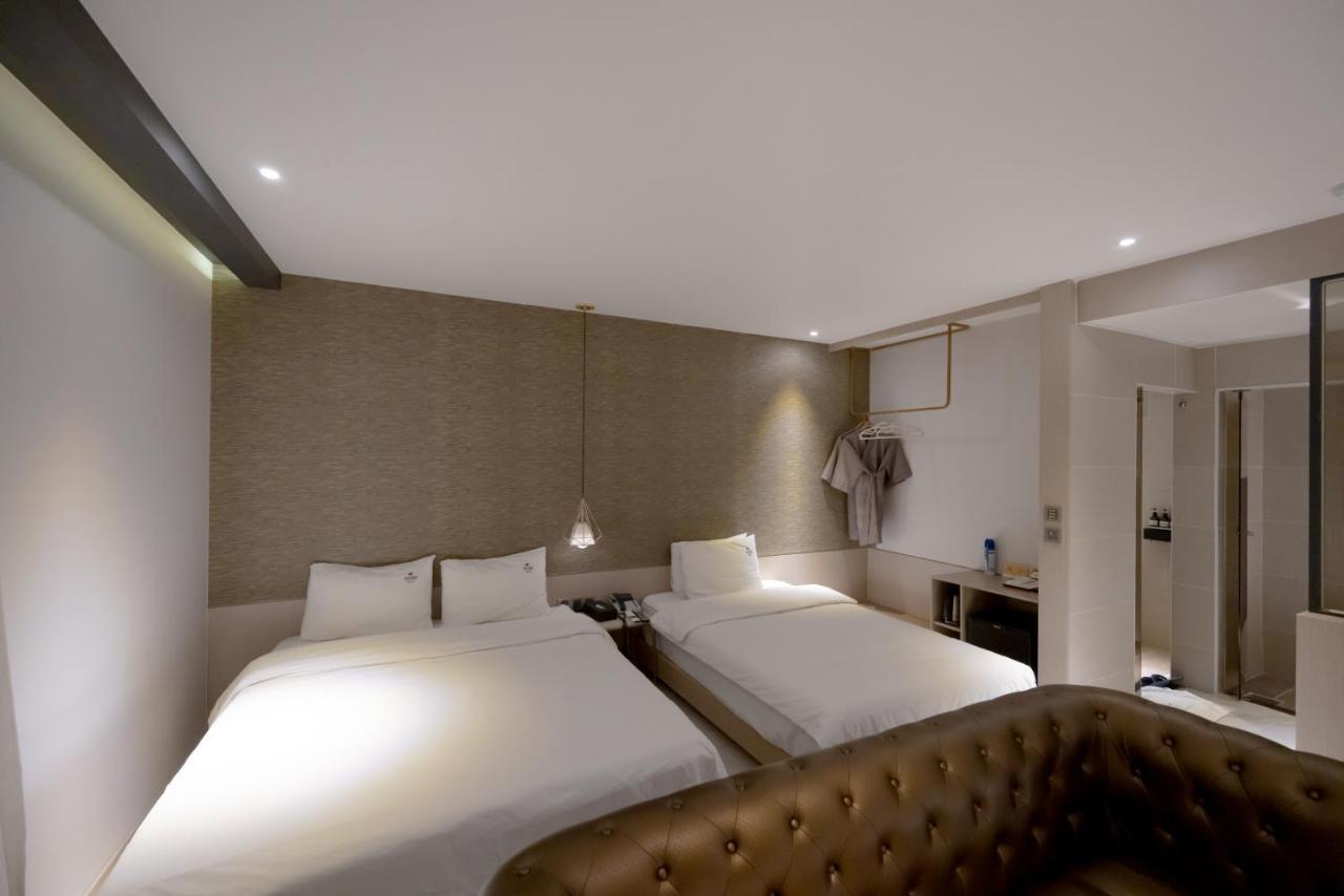 Hound Hotel Seomyeon-Beomcheon Busan Buitenkant foto