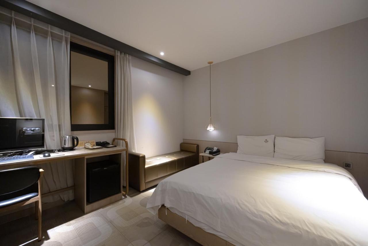 Hound Hotel Seomyeon-Beomcheon Busan Buitenkant foto