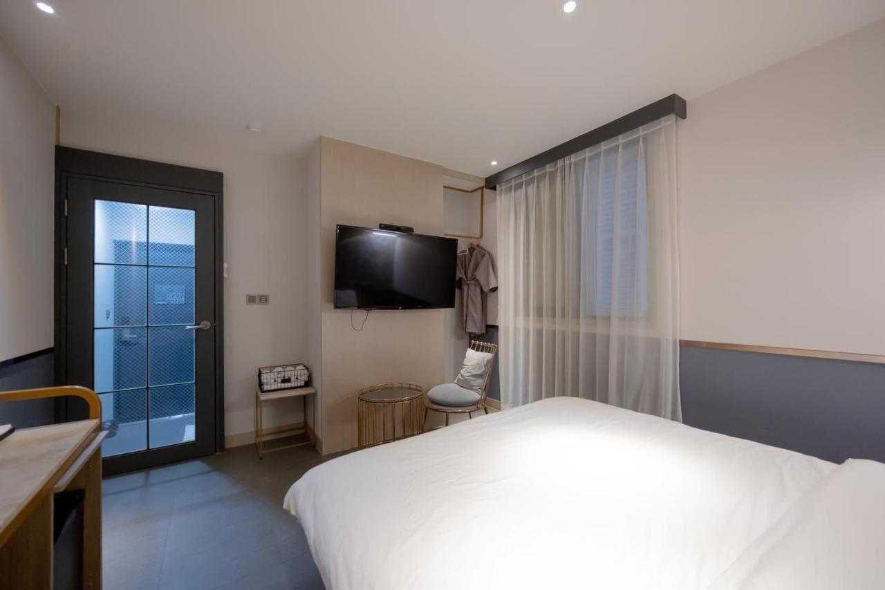 Hound Hotel Seomyeon-Beomcheon Busan Buitenkant foto