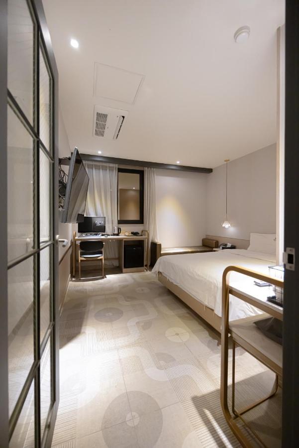 Hound Hotel Seomyeon-Beomcheon Busan Buitenkant foto