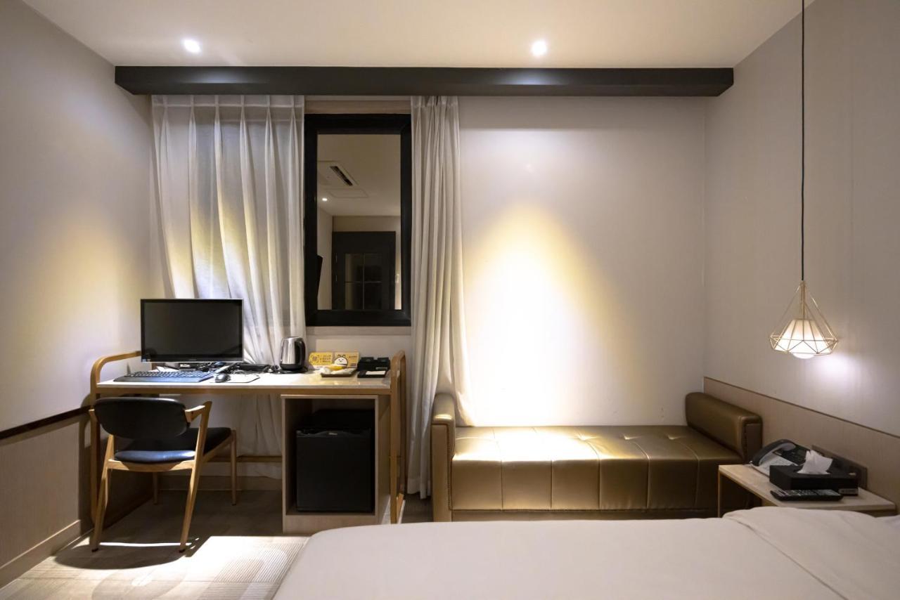 Hound Hotel Seomyeon-Beomcheon Busan Buitenkant foto