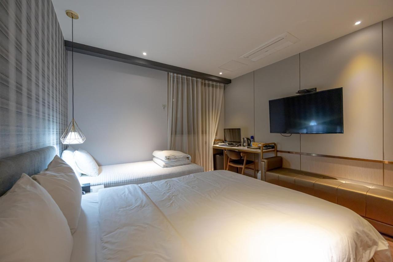 Hound Hotel Seomyeon-Beomcheon Busan Buitenkant foto