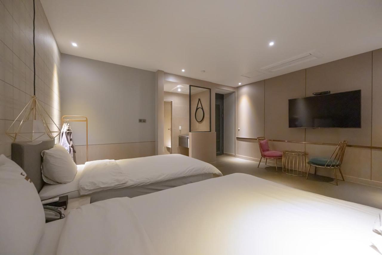 Hound Hotel Seomyeon-Beomcheon Busan Buitenkant foto